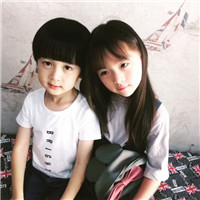 欧美小孩亲吻黑白头像8