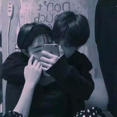 抱猫韩系女生头像2