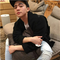 男生红眼睛白头像3