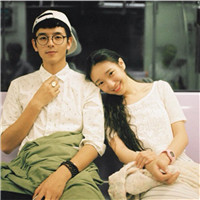 动漫闺蜜女生头像背影图片9