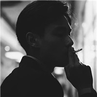 美女在田间溜达的美图头像3