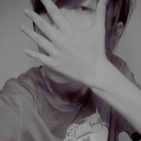 铁轨女孩黑白头像1