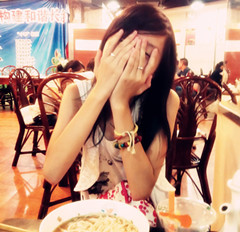 女生闭一只眼头像9