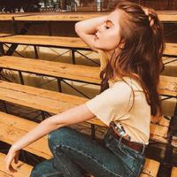 欧美白底女头像7