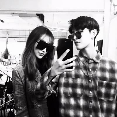 卡通头像女生高清背影图片4