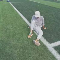 蹲着的男生头像11 蹲着的男生头像11