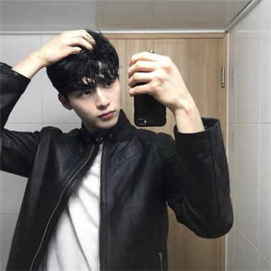 用酷酷的漫画人物做头像的男生10