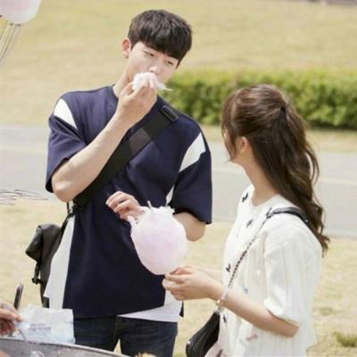 带眼镜的男生卡通头像1