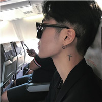 比16的伤感抽烟头像11