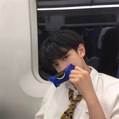 孤独抽烟男人黑白头像图片11