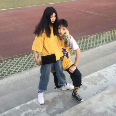 侧脸短发好看头像女生7