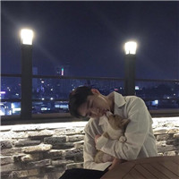 黑色背景帽子头像女生5