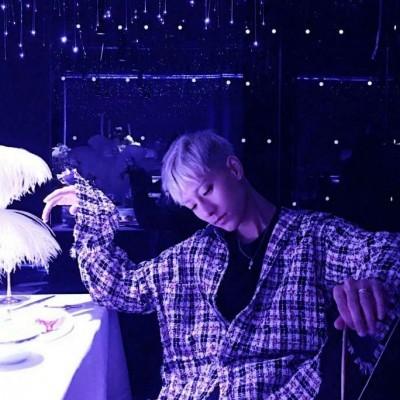 高级黑白头像背影7