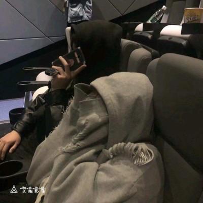 伤心欲绝图片男生头像3
