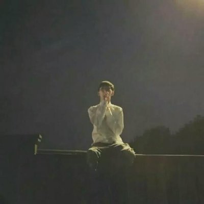 拿着玫瑰花的情侣头像真人3