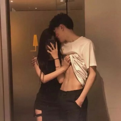 男生抱猫和女生抱狗情侣头像9