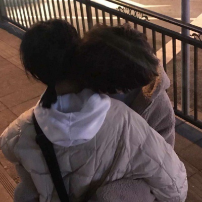 女生解男生皮带情侣头像7