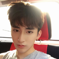 qq头像车里14