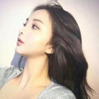 叼着烟的女生个性头像8