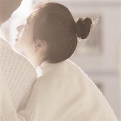 叼着烟的女生个性头像8