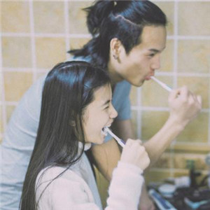 抖音外国小男孩扯领带头像4
