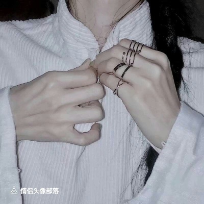 虎年红色帅哥头像6