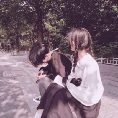 卡通西服女孩头像1