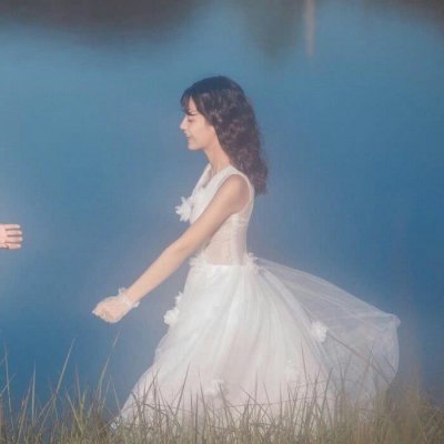 伤感微信女生带字头像真人1