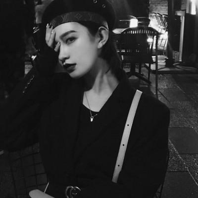 女紫色漫画头像5