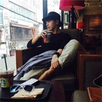 黑白吸烟侧面图片男11