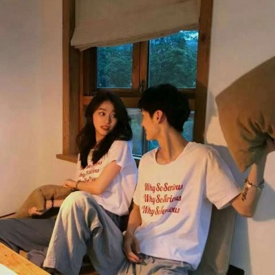 微抬头黑白漫画头像11