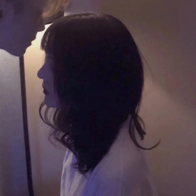 扣扣头像女生侧身6