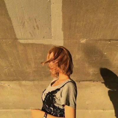 治愈系蓝色风格女生头像欧美1