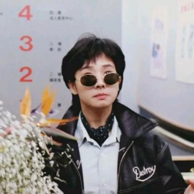 美女图片头像气质戴眼镜可爱2