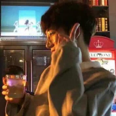 卡通职业装女士微信头像3