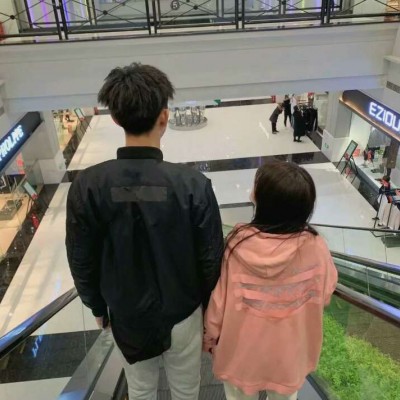 qq头像男生上下白边9
