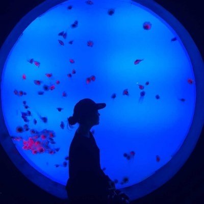 卡通头像女生高清背影图片7