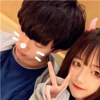 男生靠肩情侣头像动漫4