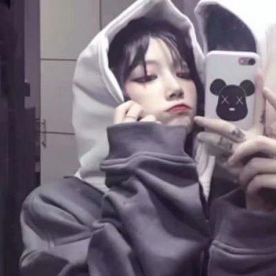 向右侧脸黑白头像5