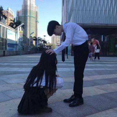 天蓝色帅哥头像图片12