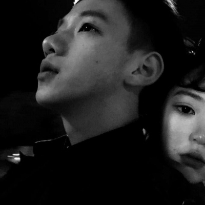 儿子抱妈妈脖子的卡通头像11
