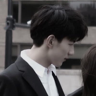 男生黑色系背影头像4