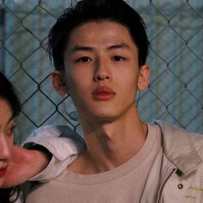 卡通头像女生高清背影图片10