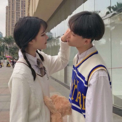 叼着烟的女生个性头像5