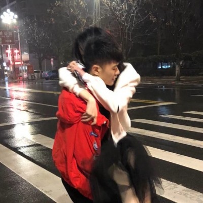 叼着烟的女生个性头像3