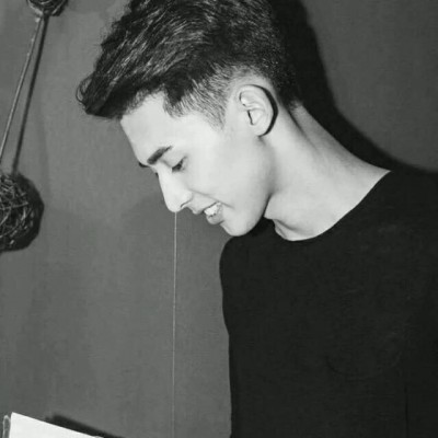 蹲着的男生头像3 蹲着的男生头像3