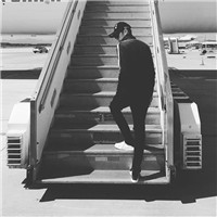 蹲着的男生头像1 蹲着的男生头像1